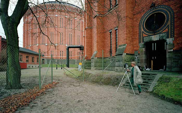 Fotografering vid gasklockorna i Stockholm 		(Foto: Olof Thiel)